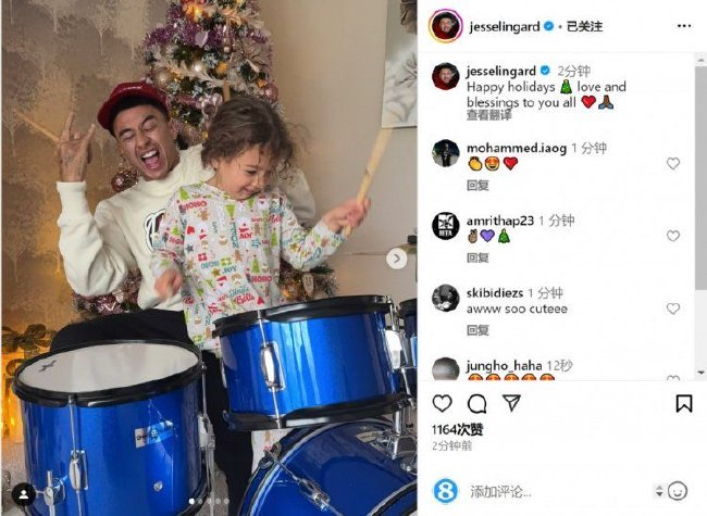 林加德晒女儿萌照送圣诞祝福