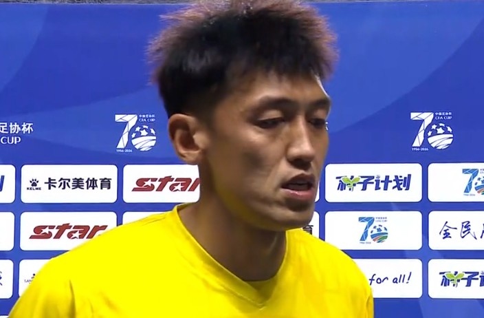 记者乌龙祝贺胜出,石家庄门将尴尬回应