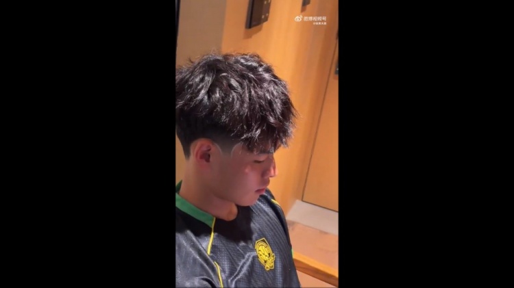 国安小将邓捷夫飞抵法国,增援U19国青土伦杯