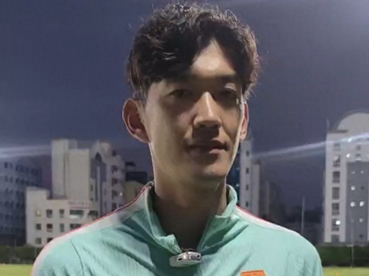 颜骏凌:向前看,为武磊百场骄傲