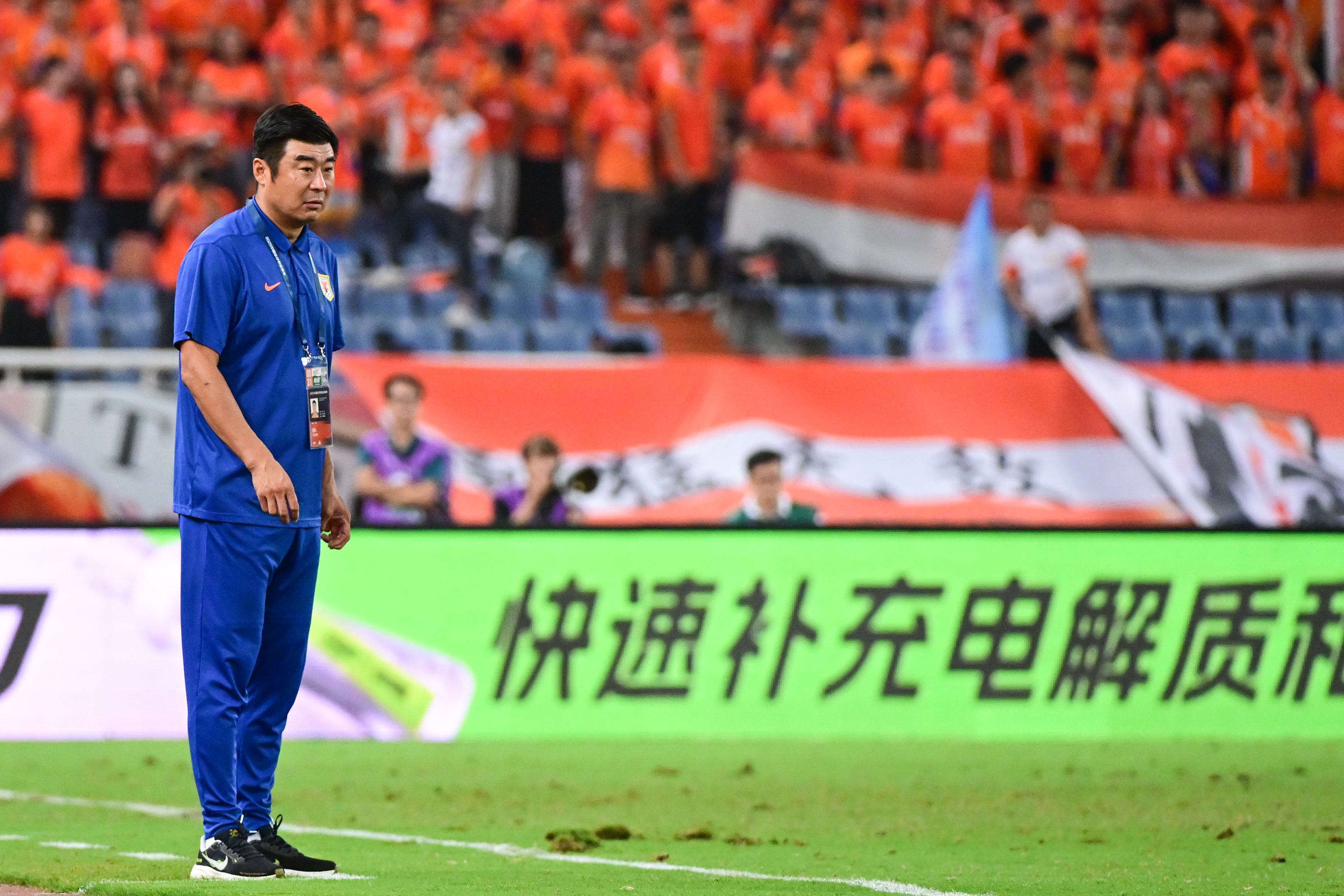 李平康:泰山接近签下不到30岁的一个巴西乌索类型的后腰