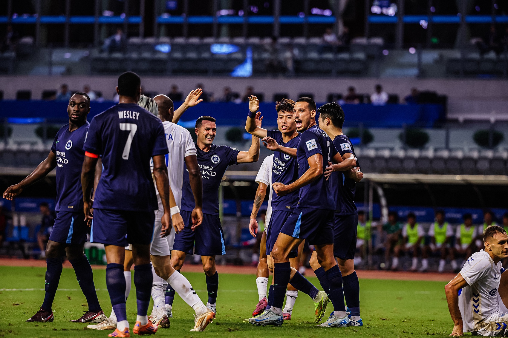 重赏之下深圳新鹏城3-0终结青岛不败