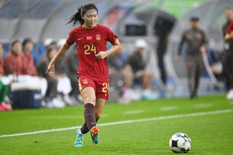 U20女足冒雨备战,将与朝鲜进行三场教学赛