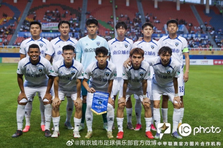 南京城市客场0-2不敌大连鲲城