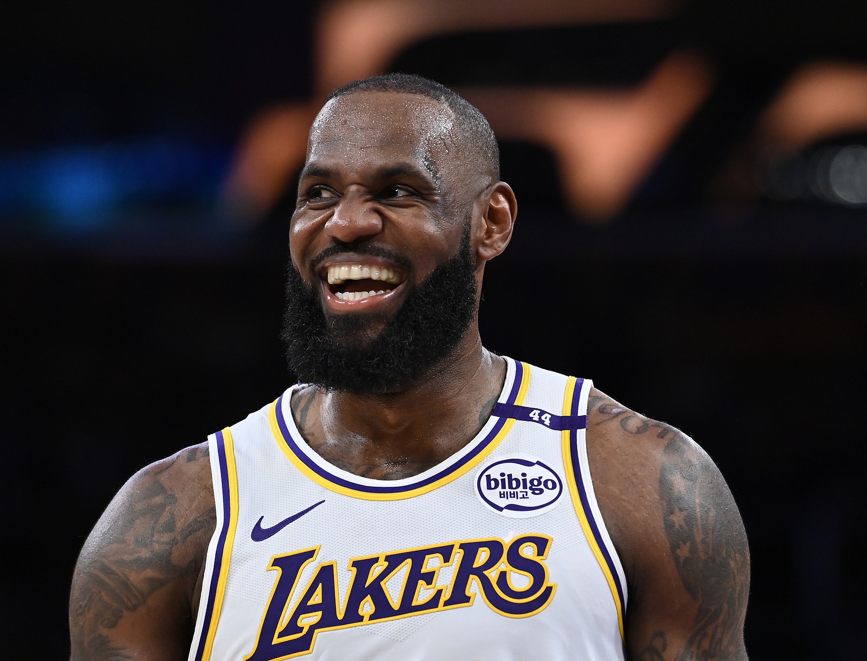 2年800万!阿里扎:老詹为NBA创造数十亿财富 商业层面他被亏待了
