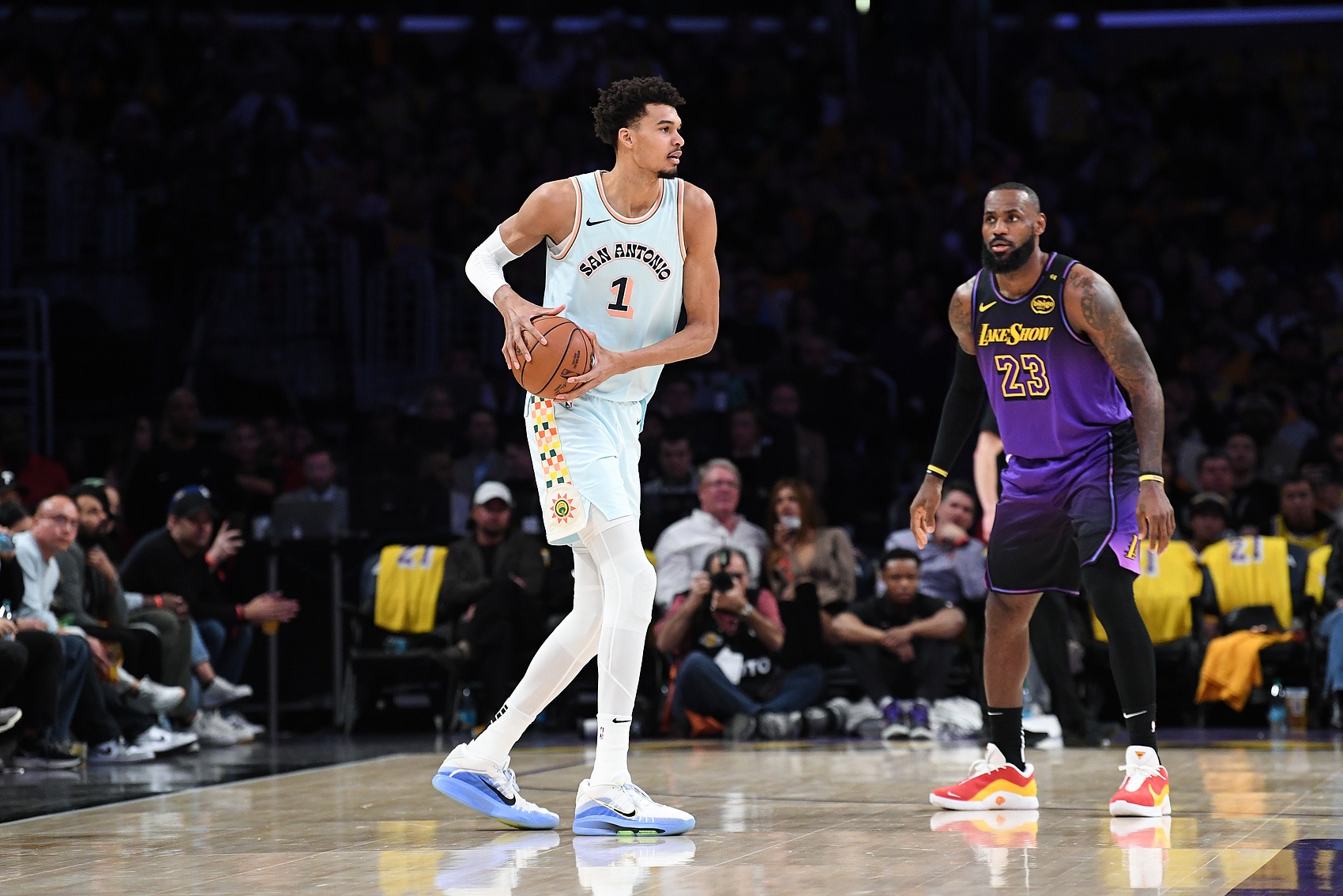 里奇·保罗:詹姆斯去马刺需要权衡并尊重文班亚马的地位