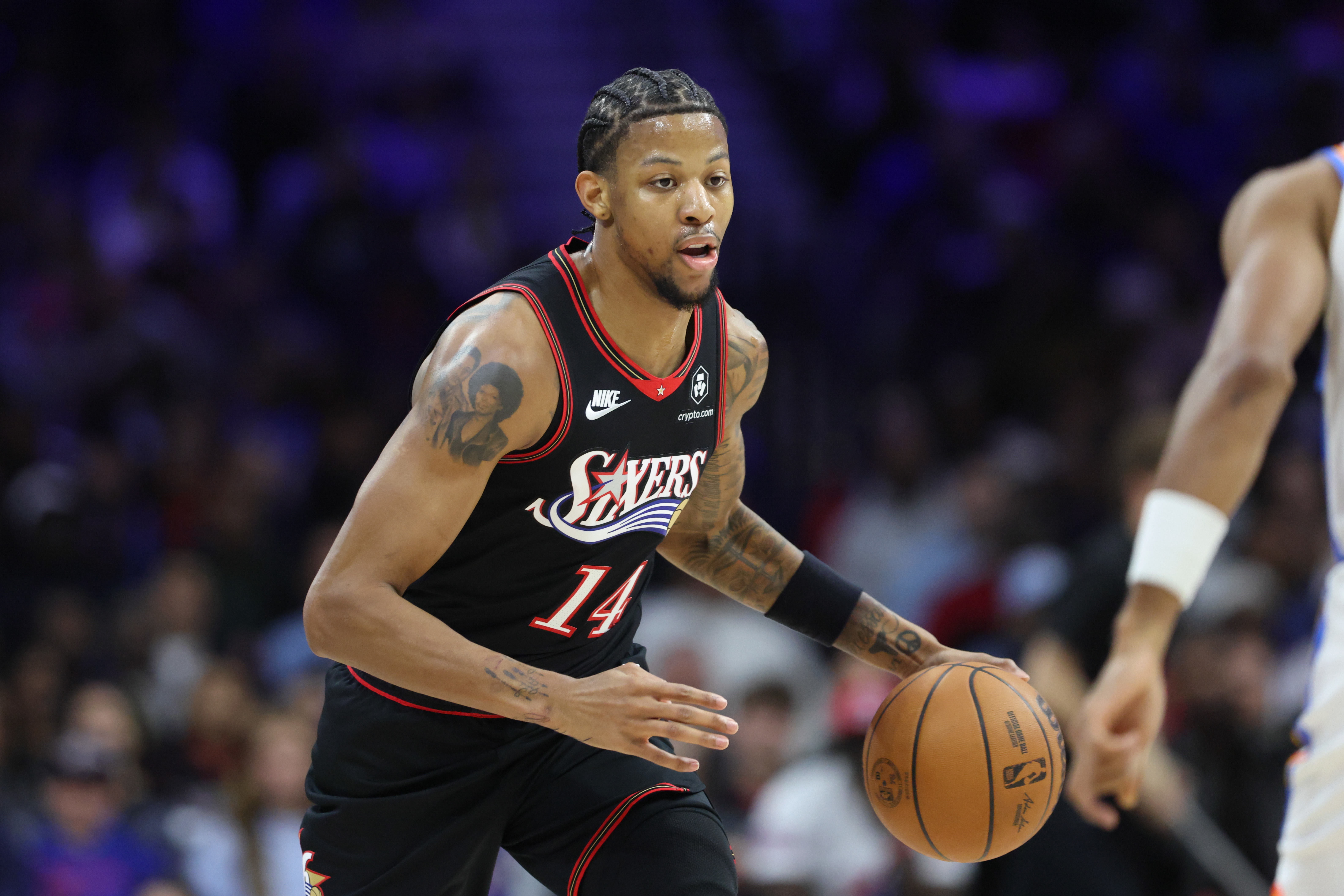 76人官宣裁掉达伦·特里,为签约詹姆斯腾空间