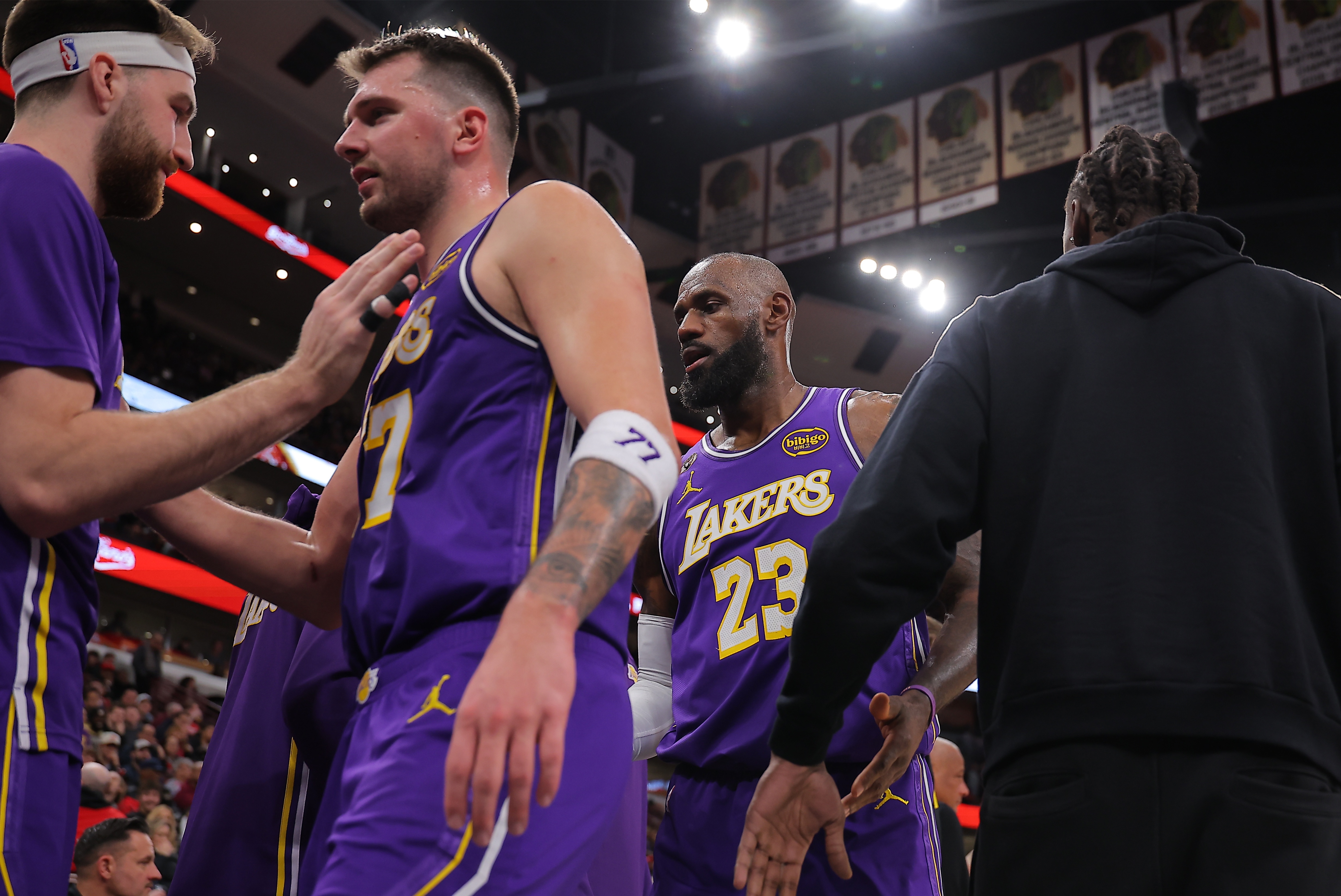 ESPN:詹姆斯抢在湖人交易自己前主动离队