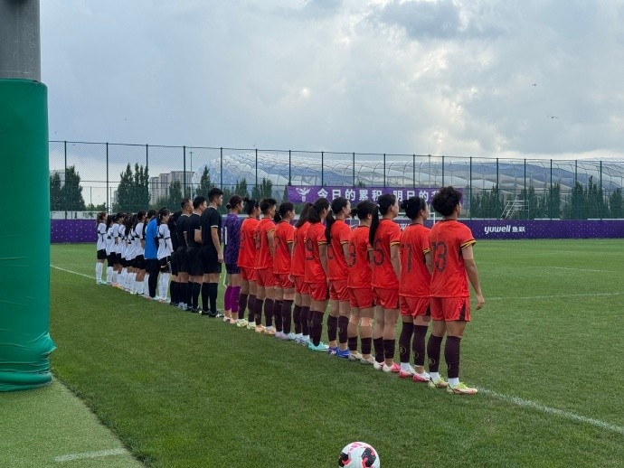 中国U20女足与大连女足展开热身赛较量,最终中国队9比0战胜对手
