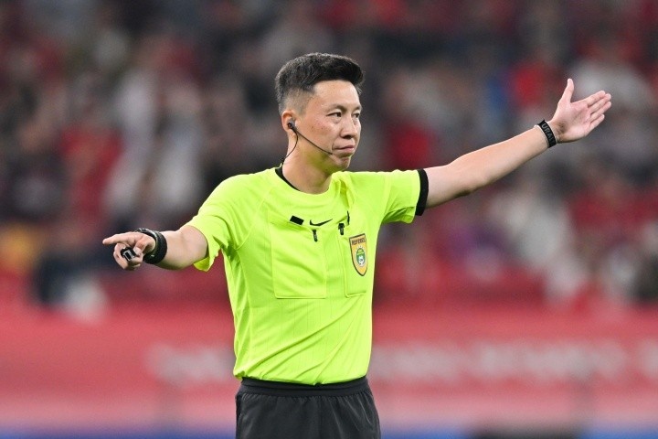 足球报:俱乐部赛前主张更换主裁判无先例,单丹奥吹罚小心翼翼