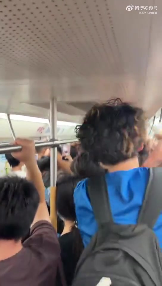 天津父子地铁遭围攻!记者:该球迷已报警,当地派出所已经立案