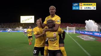 主场13轮不败!西海岸2-0泰山 阿齐兹闪击戴维森破门 双方各染1红