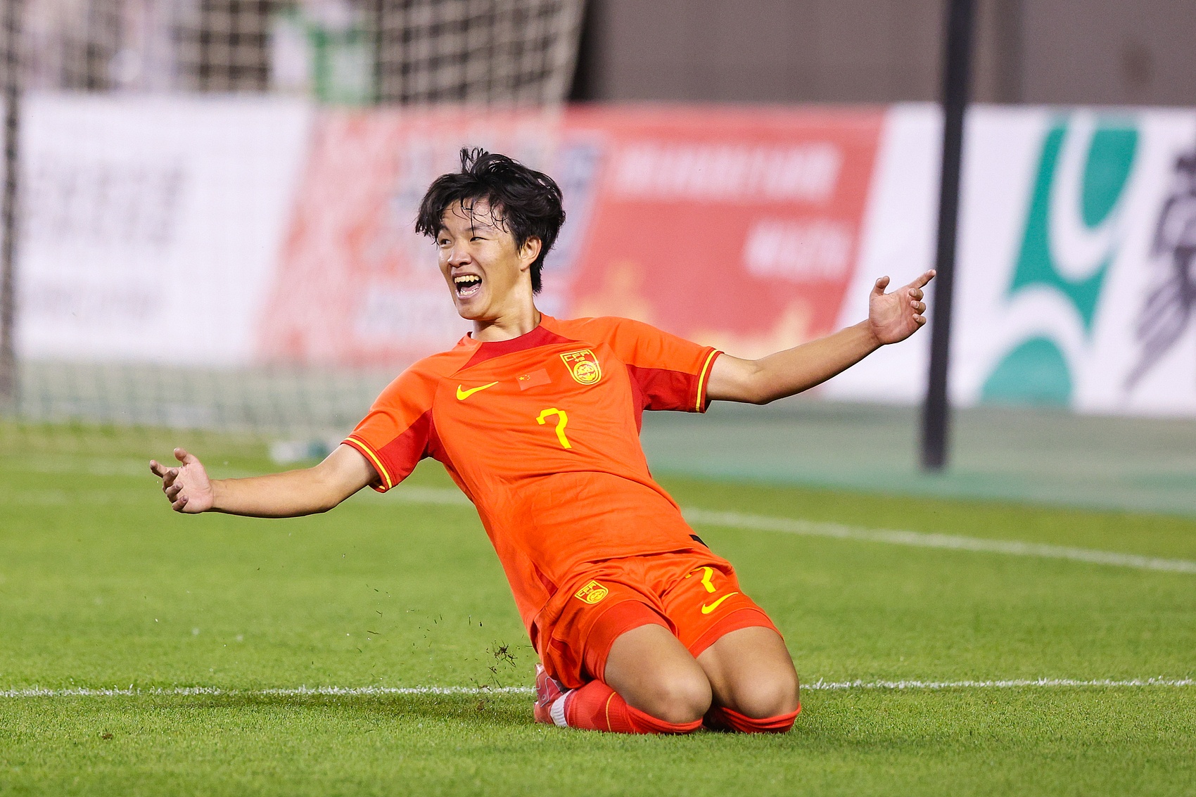 博主:16岁袁博涵完成中甲首秀,2010年龄段职业联赛第一人